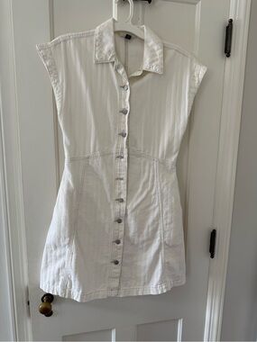 Women's White Button-Front shirt Dress - denim, size XS Universal Thread